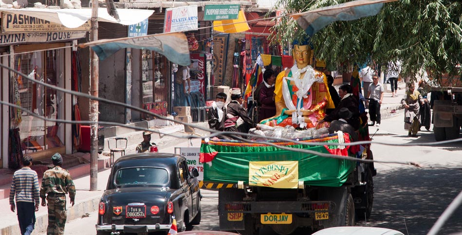 Heilige Fracht: In Indien existiert eine unüberschaubare Vielzahl regionaler und religiöser Feste.